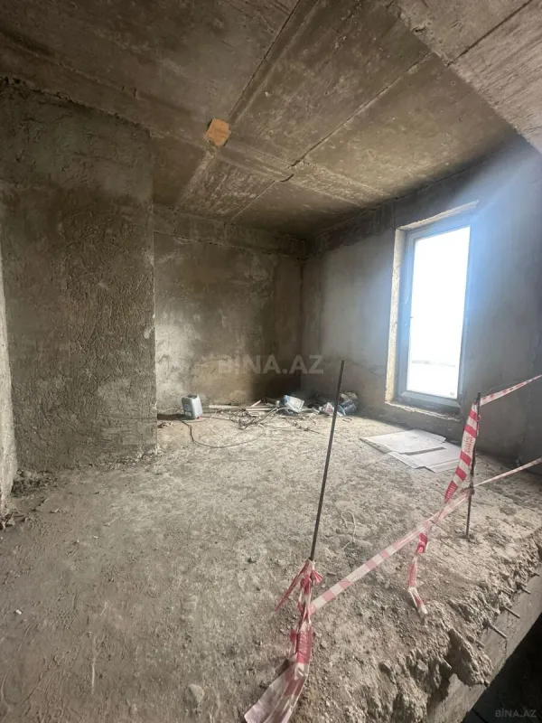 Satılır 5 otaqlı mənzil 700 m²