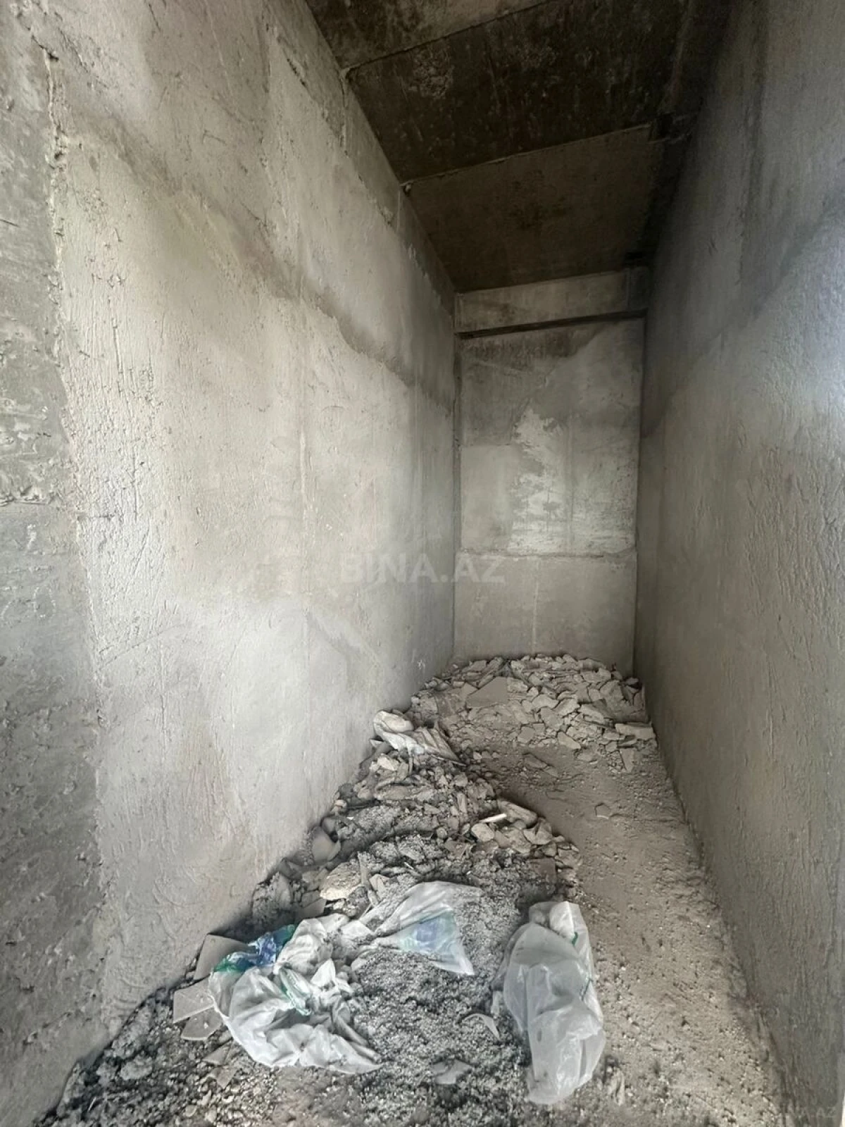 Satılır 5 otaqlı mənzil 700 m²