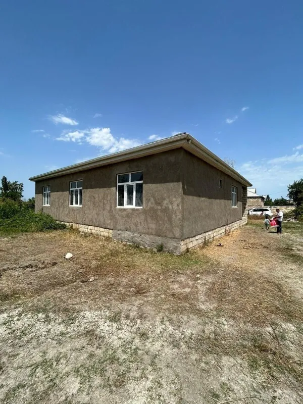 Satılır 5 otaqlı həyət evi 200 m²