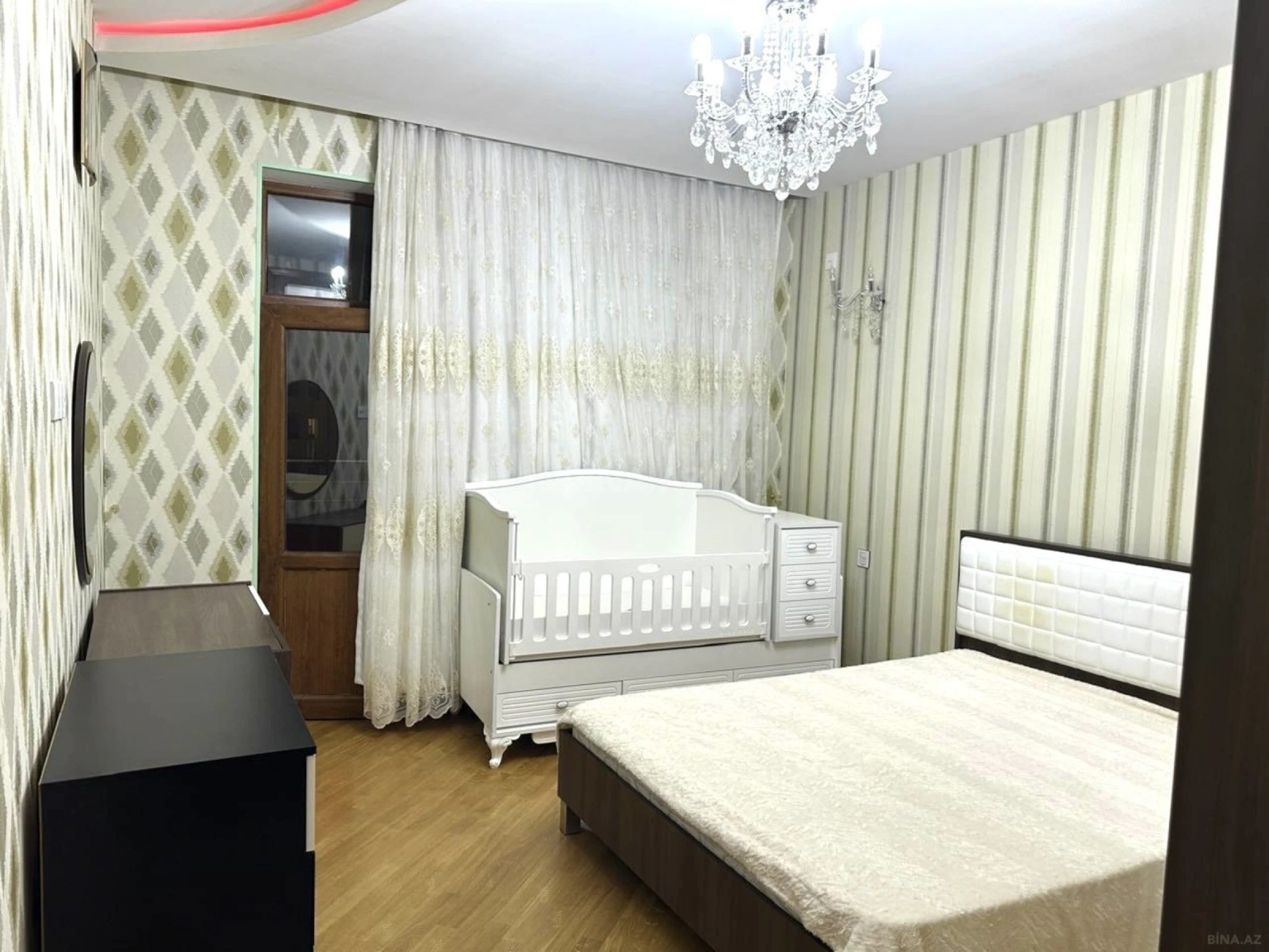 Kirayə verilir 3 otaqlı mənzil 110 m²