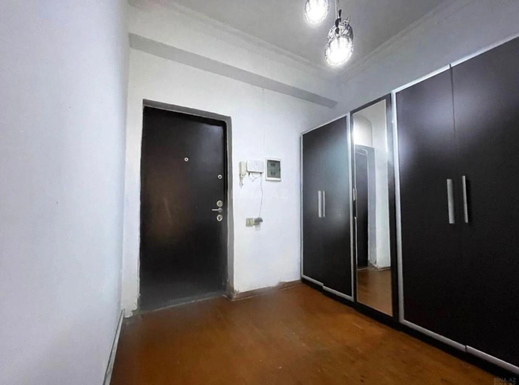Satılır 4 otaqlı mənzil 134.8 m²