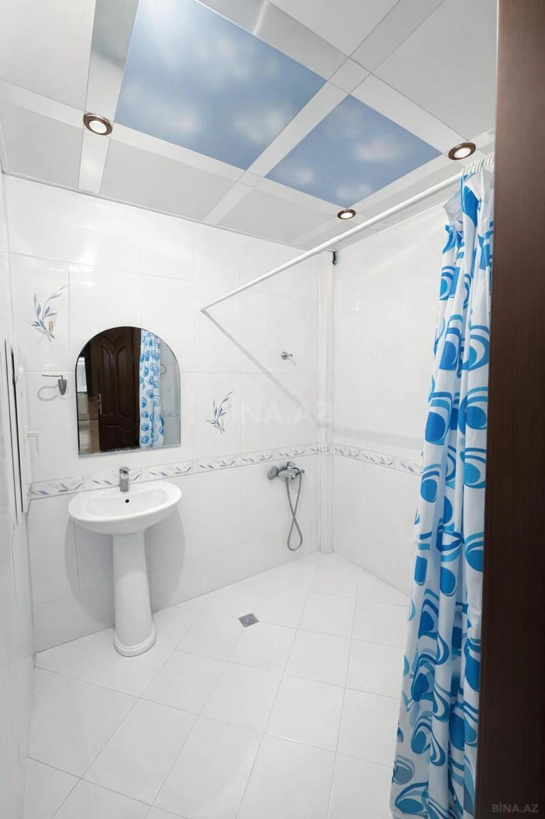 Satılır 3 otaqlı mənzil 135 m²