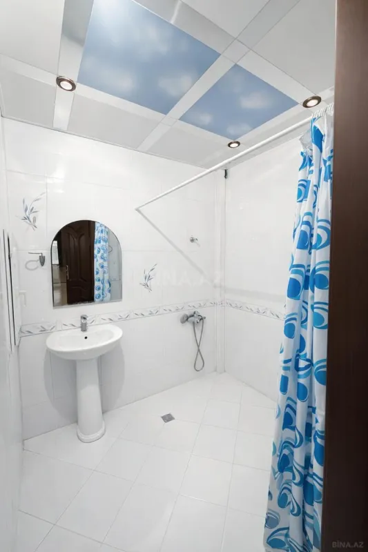 Satılır 3 otaqlı mənzil 135 m²