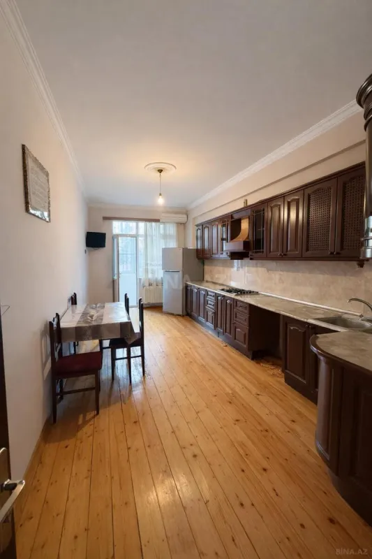Satılır 3 otaqlı mənzil 135 m²
