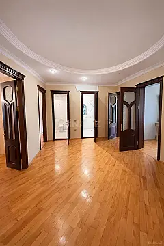 Satılır 3 otaqlı mənzil 135 m²