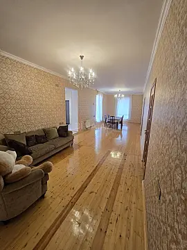 Satılır 4 otaqlı həyət evi 200 m²