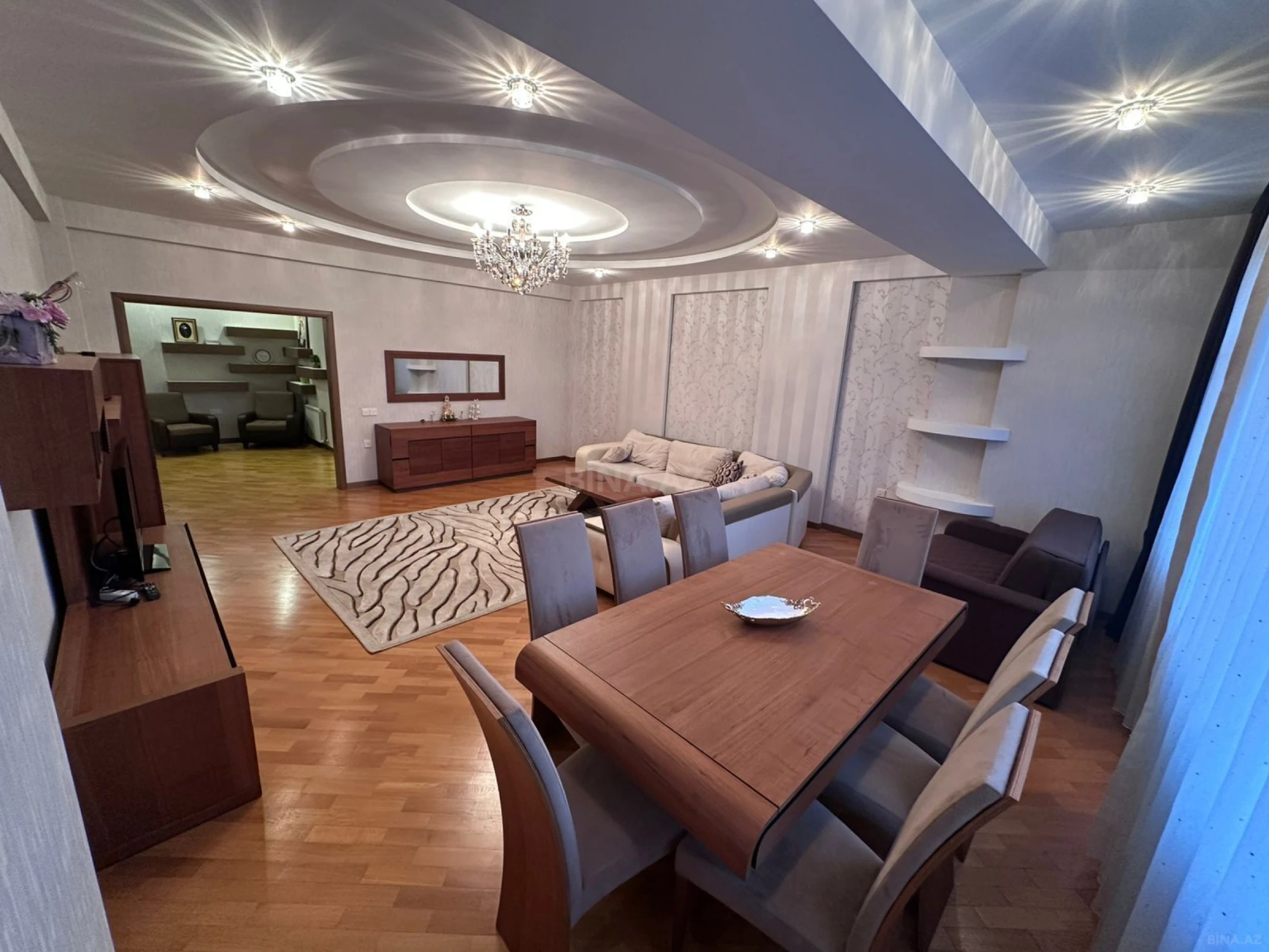 Satılır 3 otaqlı mənzil 160 m²