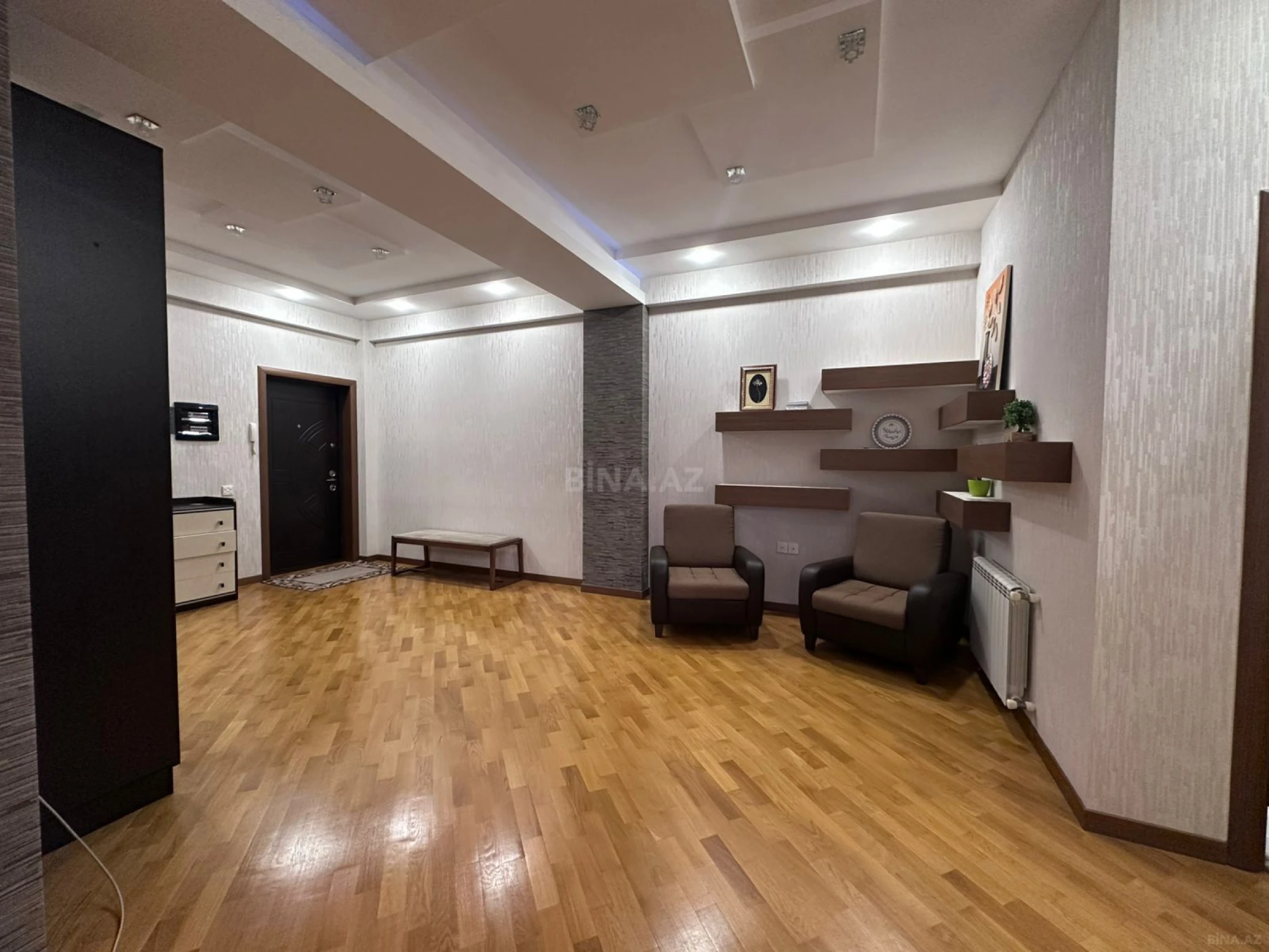 Satılır 3 otaqlı mənzil 160 m²
