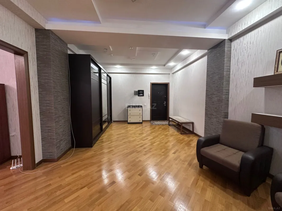 Satılır 3 otaqlı mənzil 160 m²