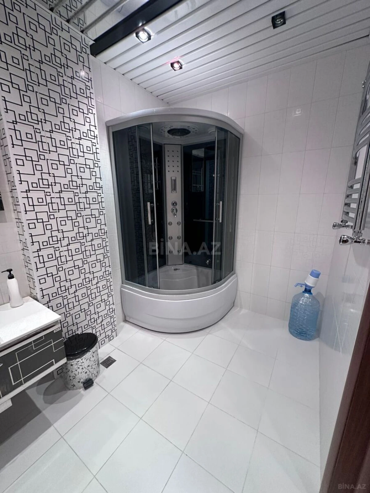 Satılır 3 otaqlı mənzil 160 m²