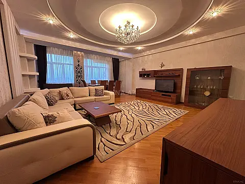 Satılır 3 otaqlı mənzil 160 m²