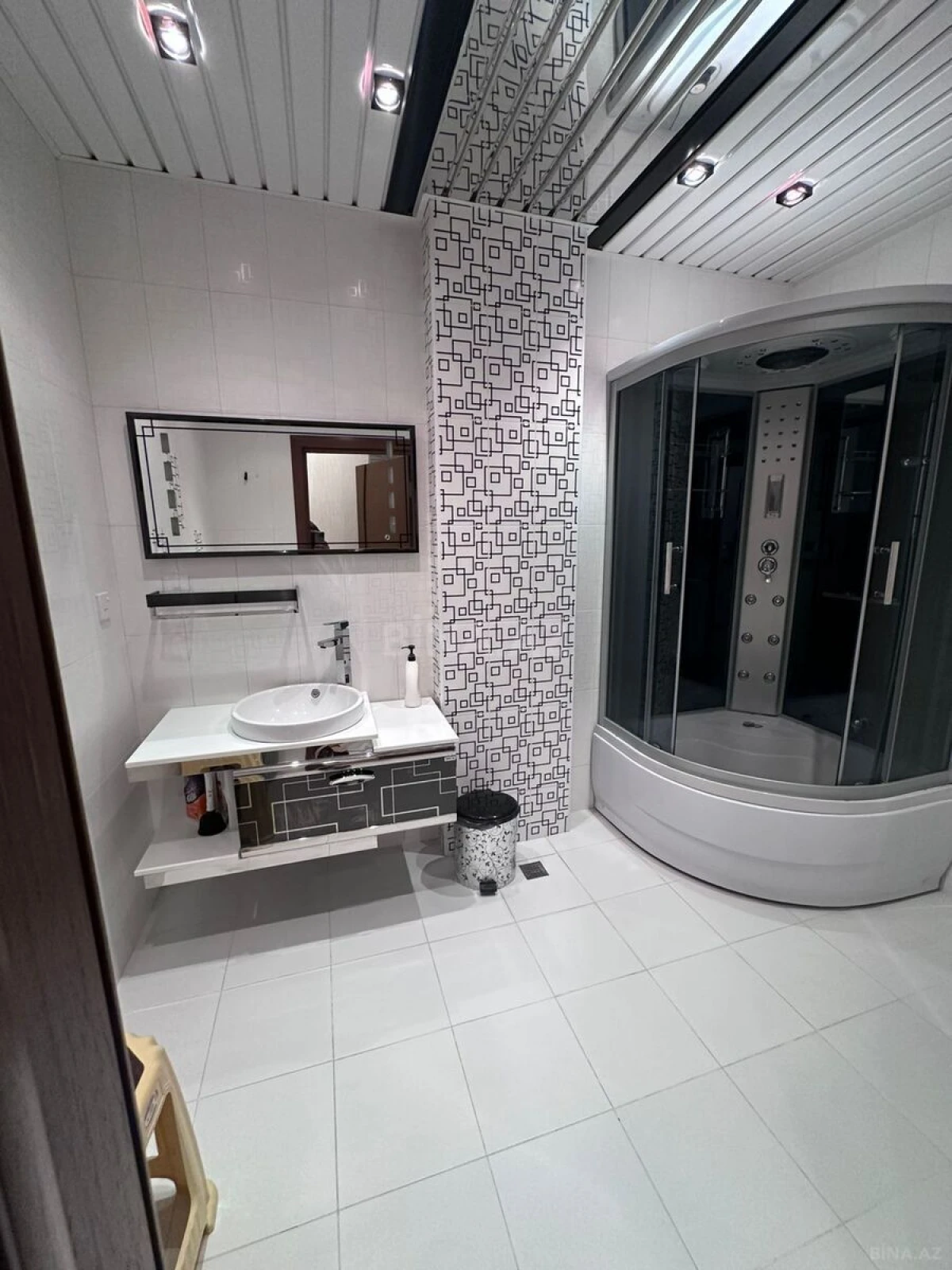 Satılır 3 otaqlı mənzil 160 m²