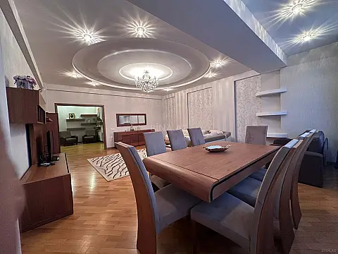 Satılır 3 otaqlı mənzil 160 m²