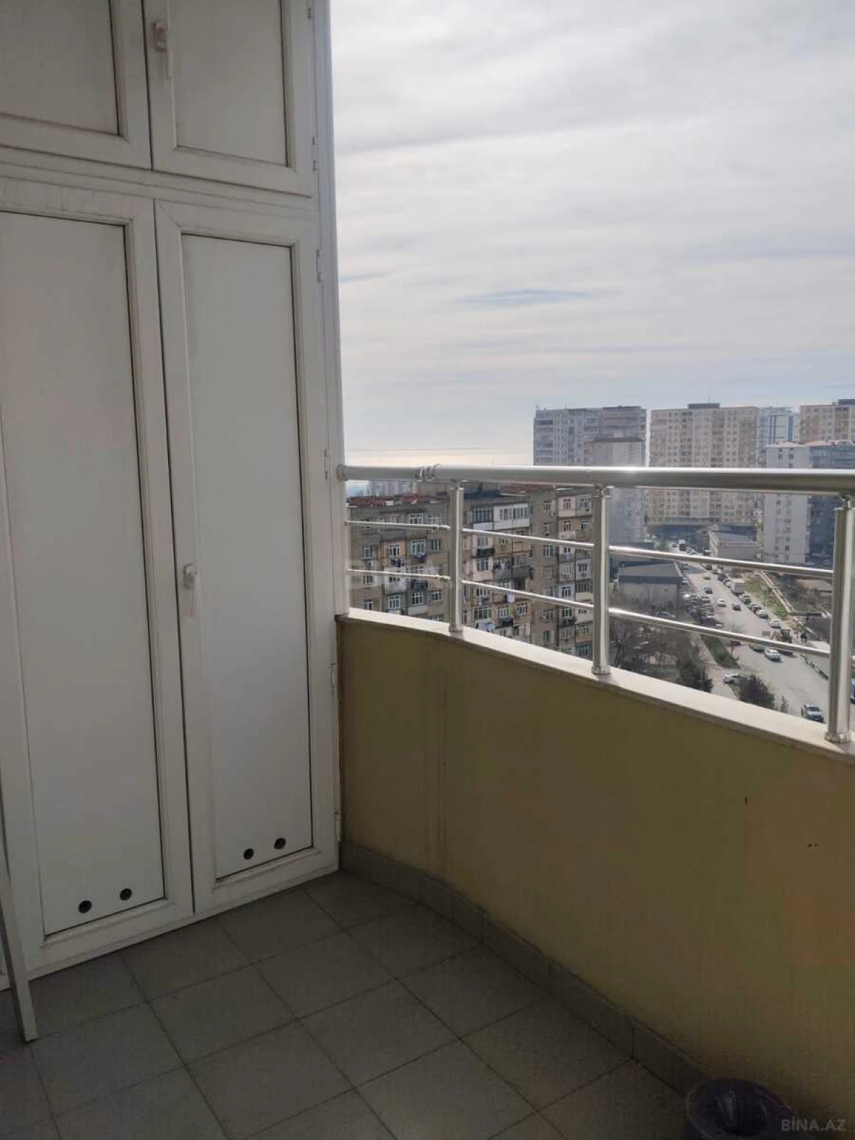Kirayə verilir 4 otaqlı mənzil 130 m²
