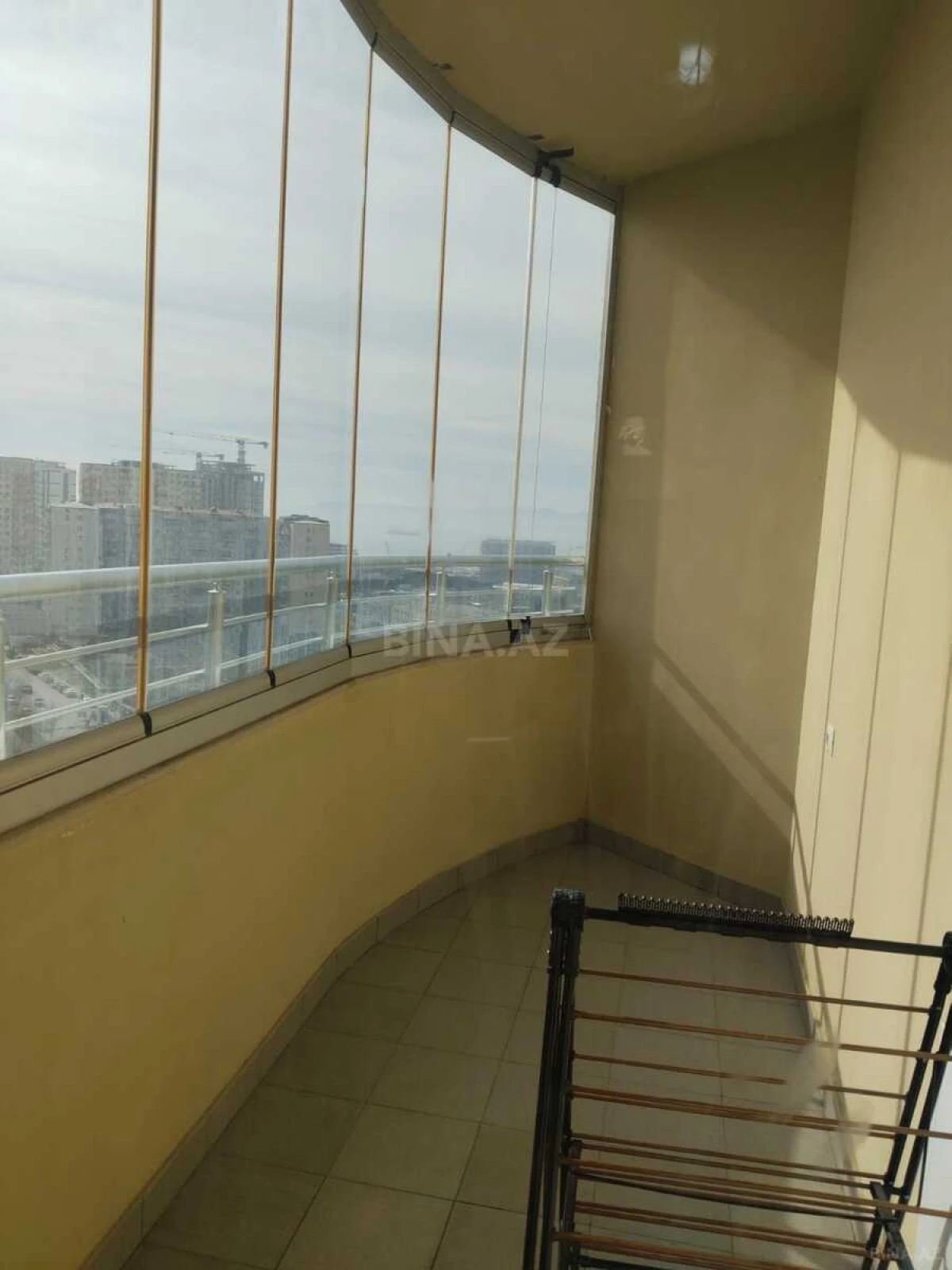 Kirayə verilir 4 otaqlı mənzil 130 m²
