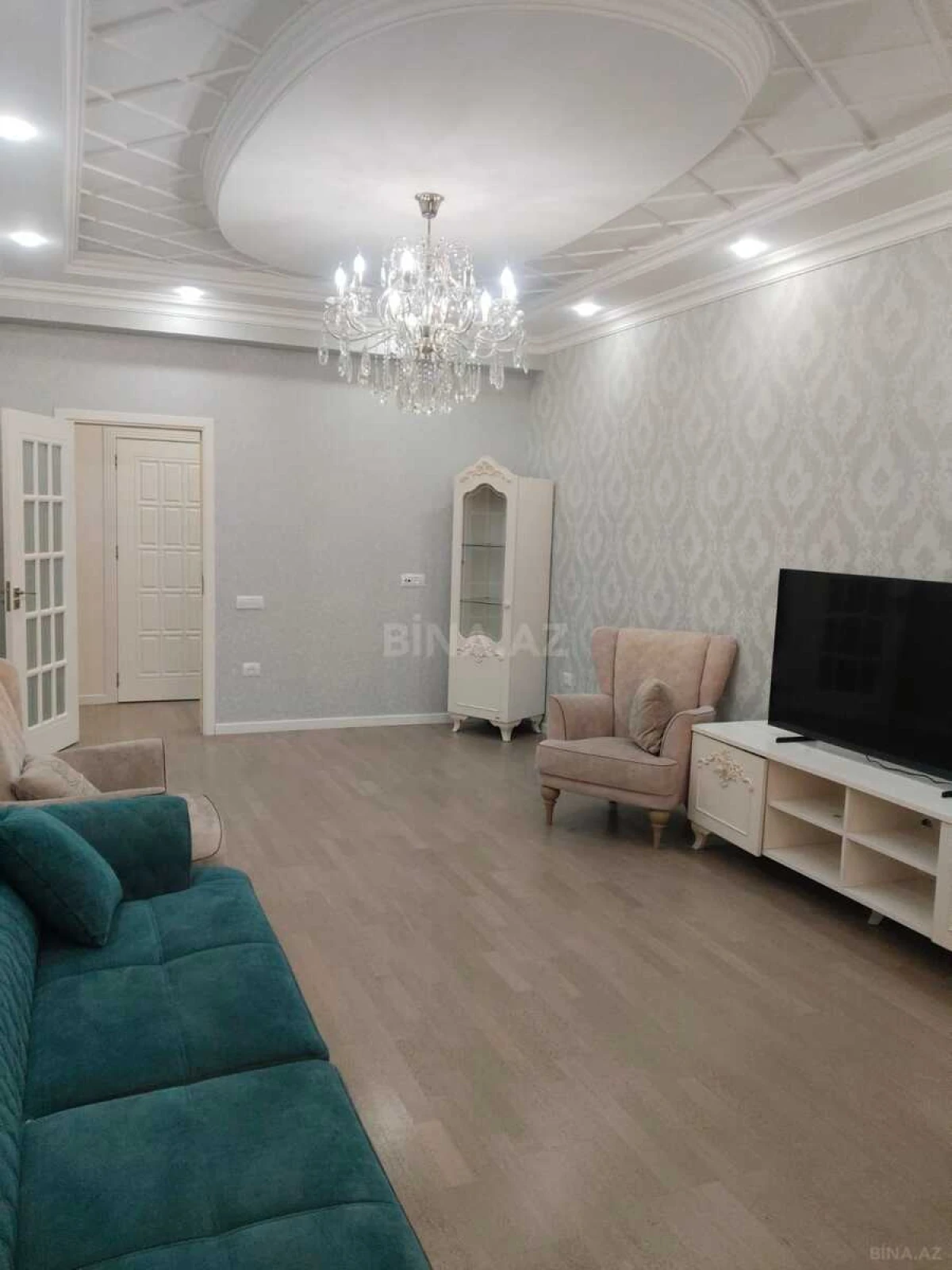Kirayə verilir 4 otaqlı mənzil 130 m²