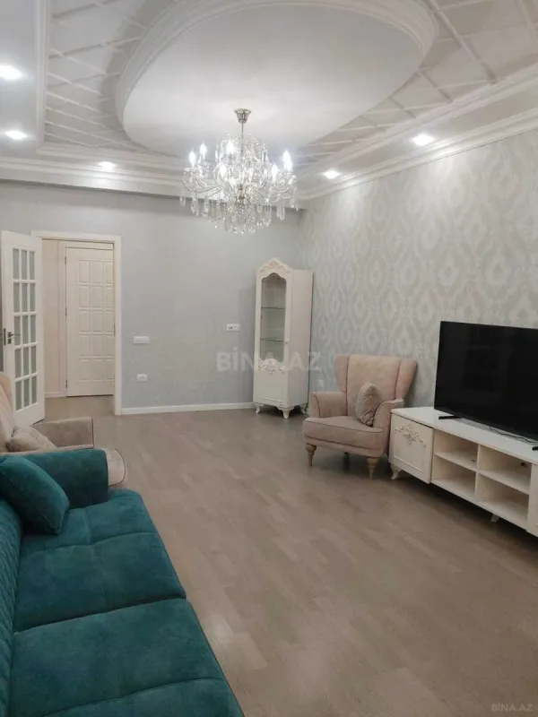Kirayə verilir 4 otaqlı mənzil 130 m²