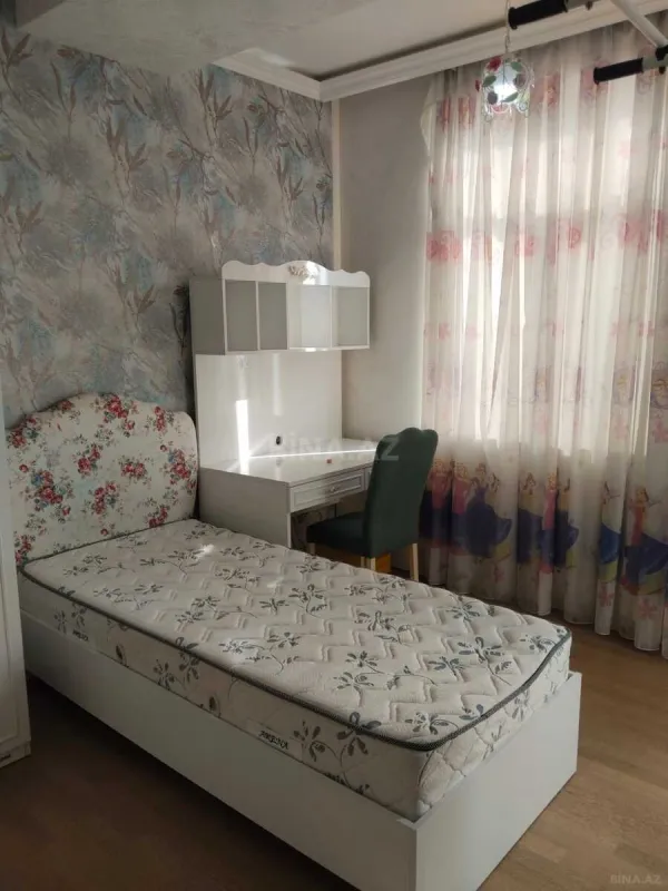 Kirayə verilir 4 otaqlı mənzil 130 m²