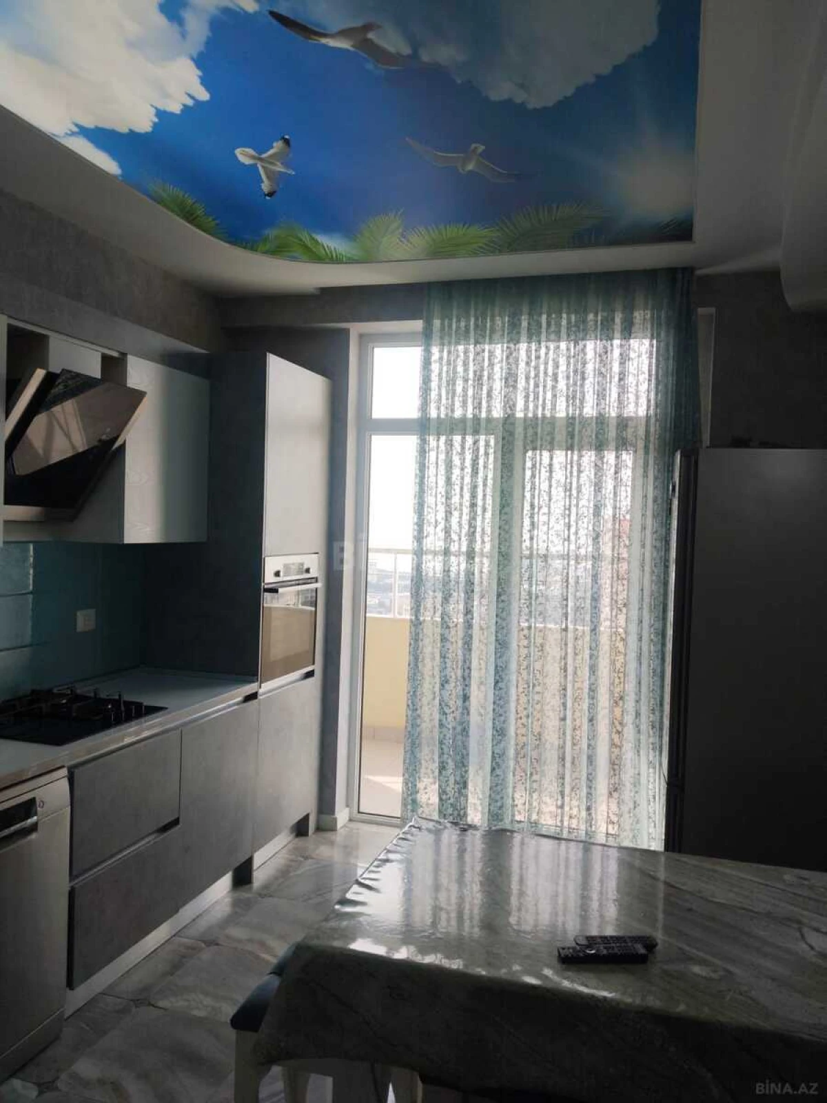 Kirayə verilir 4 otaqlı mənzil 130 m²