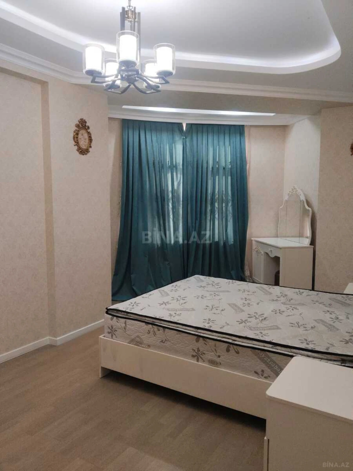 Kirayə verilir 4 otaqlı mənzil 130 m²