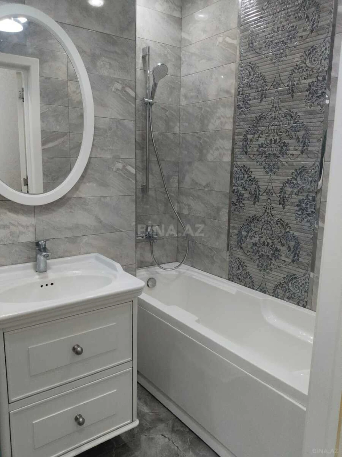 Kirayə verilir 4 otaqlı mənzil 130 m²