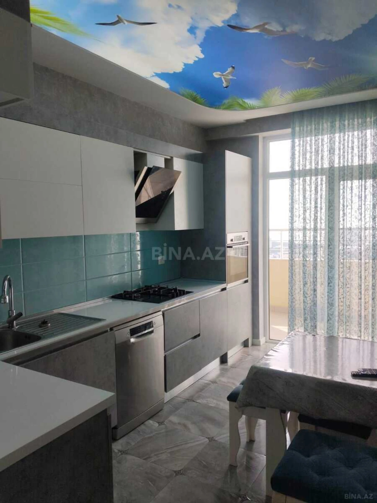 Kirayə verilir 4 otaqlı mənzil 130 m²