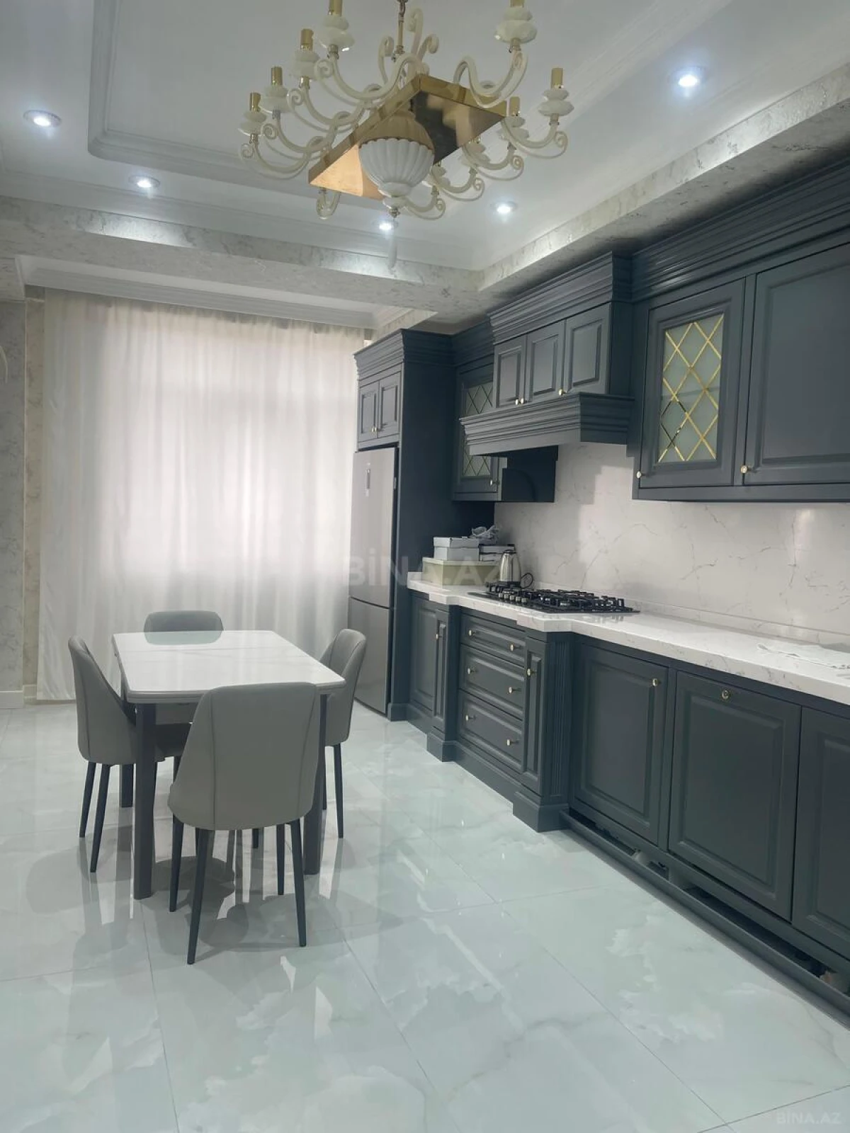 Satılır 3 otaqlı mənzil 130 m²