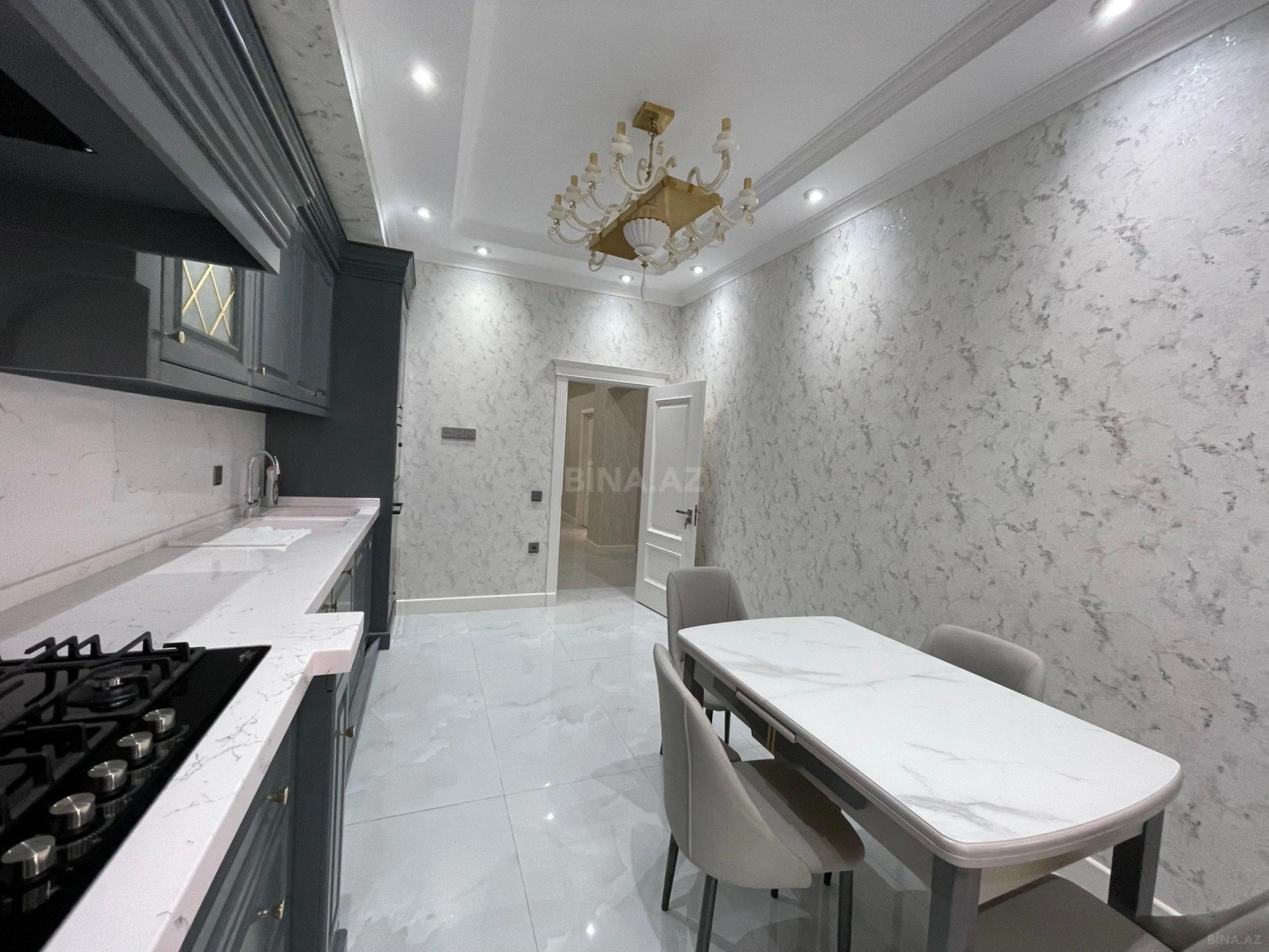 Satılır 3 otaqlı mənzil 130 m²