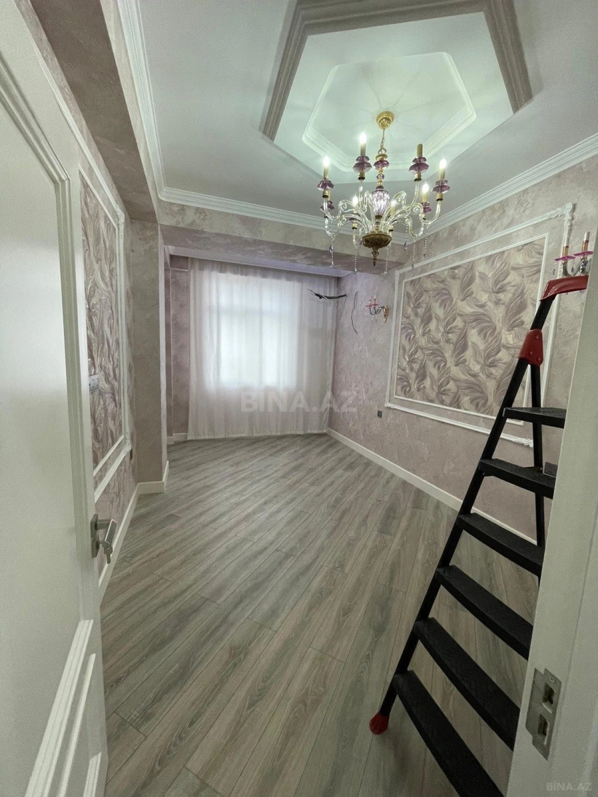 Satılır 3 otaqlı mənzil 130 m²