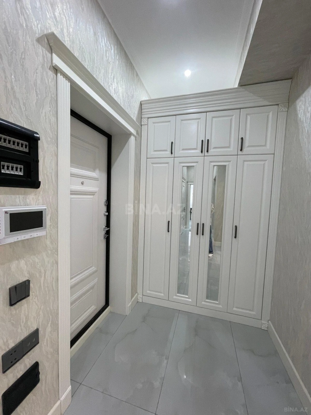 Satılır 3 otaqlı mənzil 130 m²