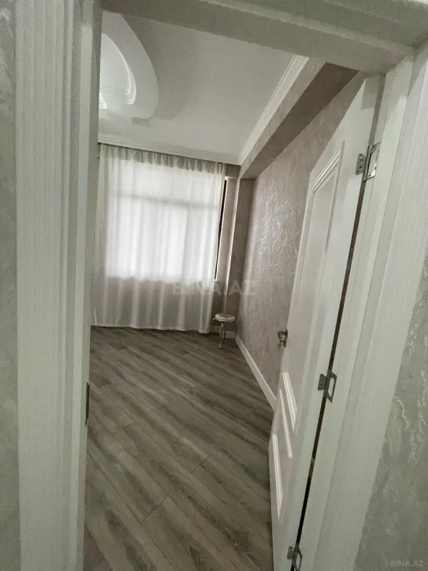 Satılır 3 otaqlı mənzil 130 m²