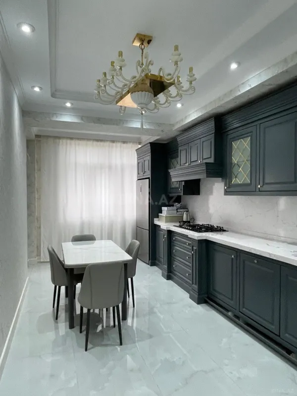 Satılır 3 otaqlı mənzil 130 m²