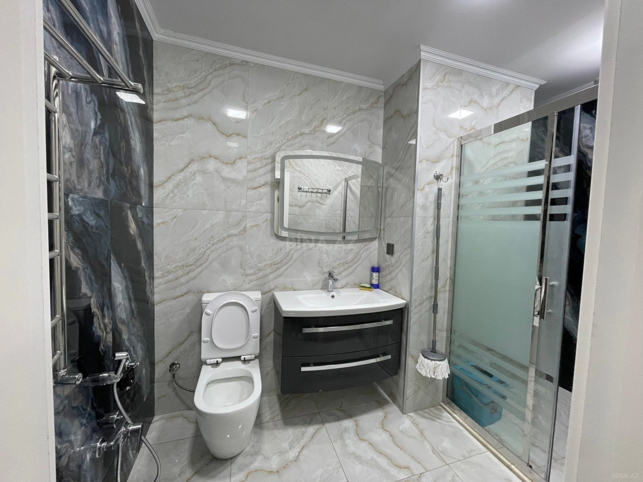 Satılır 3 otaqlı mənzil 130 m²