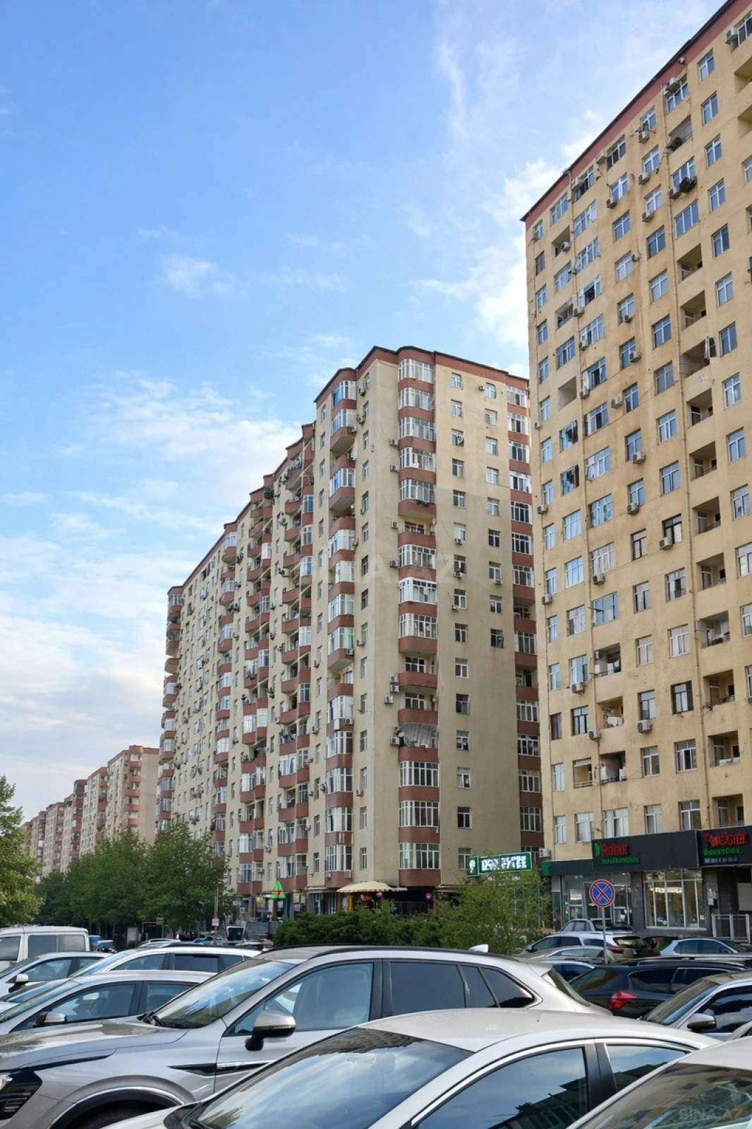 Satılır 4 otaqlı mənzil 140 m²