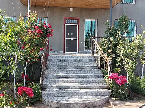 Kirayə verilir 5 otaqlı həyət evi 200 m²