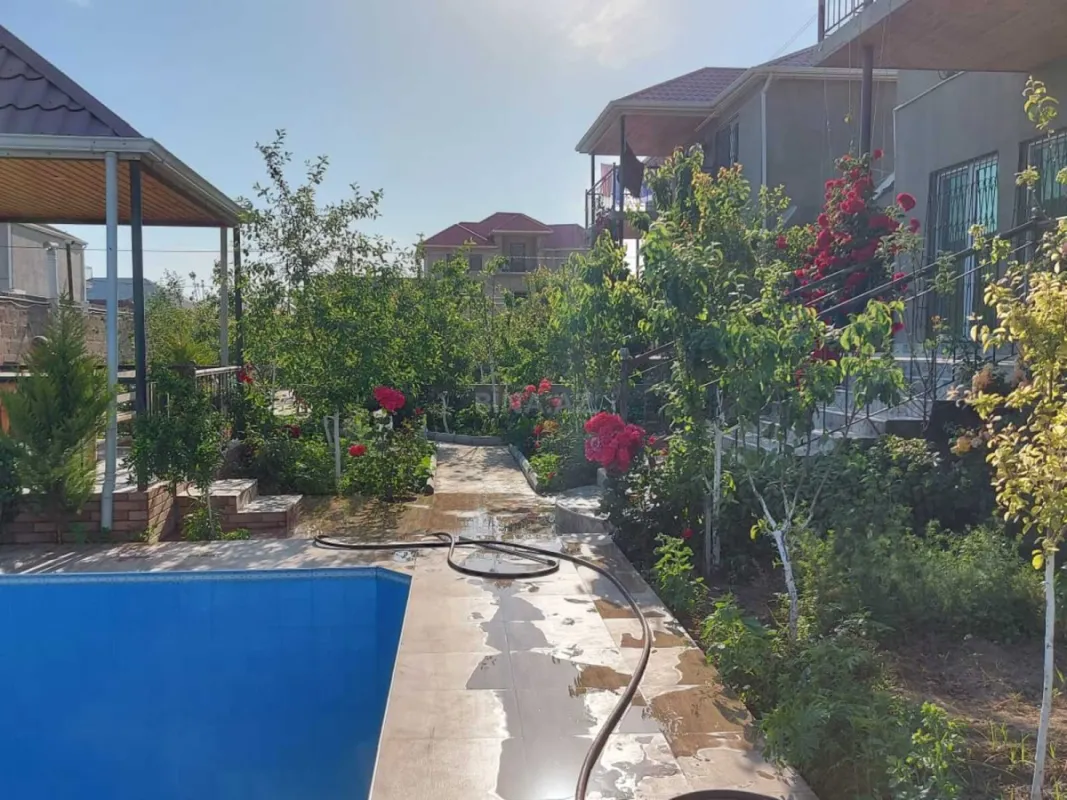 Kirayə verilir 5 otaqlı həyət evi 200 m²