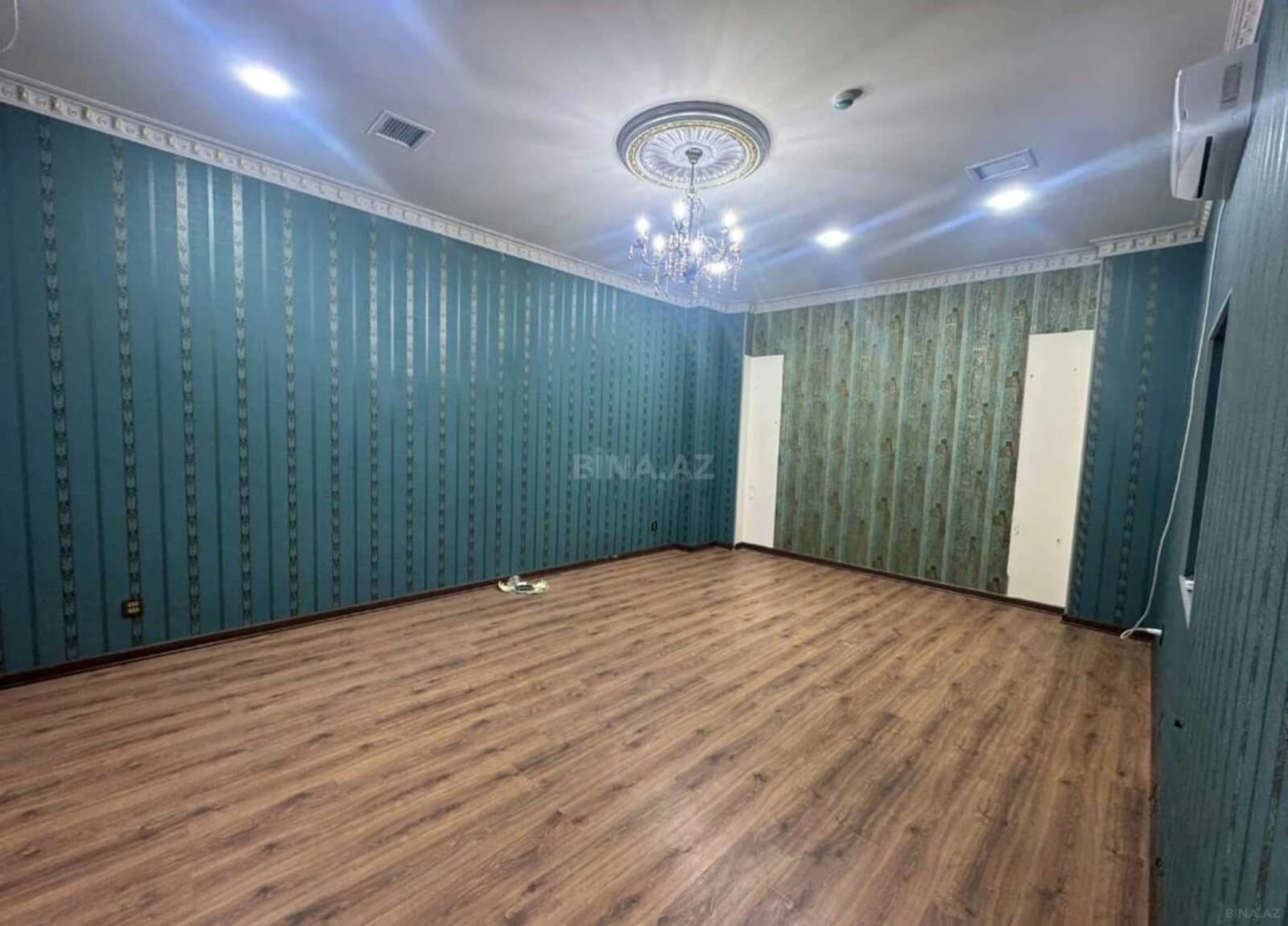 Kirayə verilir obyekt 240 m²