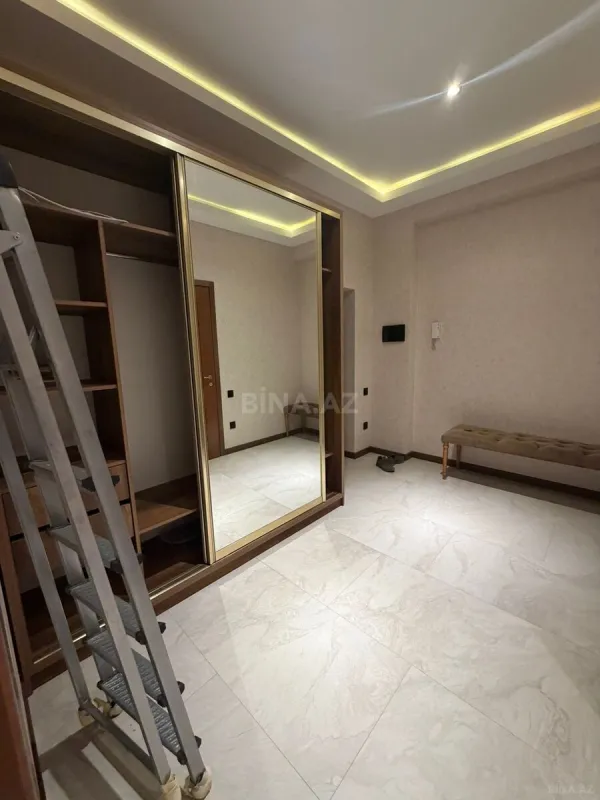 Kirayə verilir 2 otaqlı mənzil 83 m²
