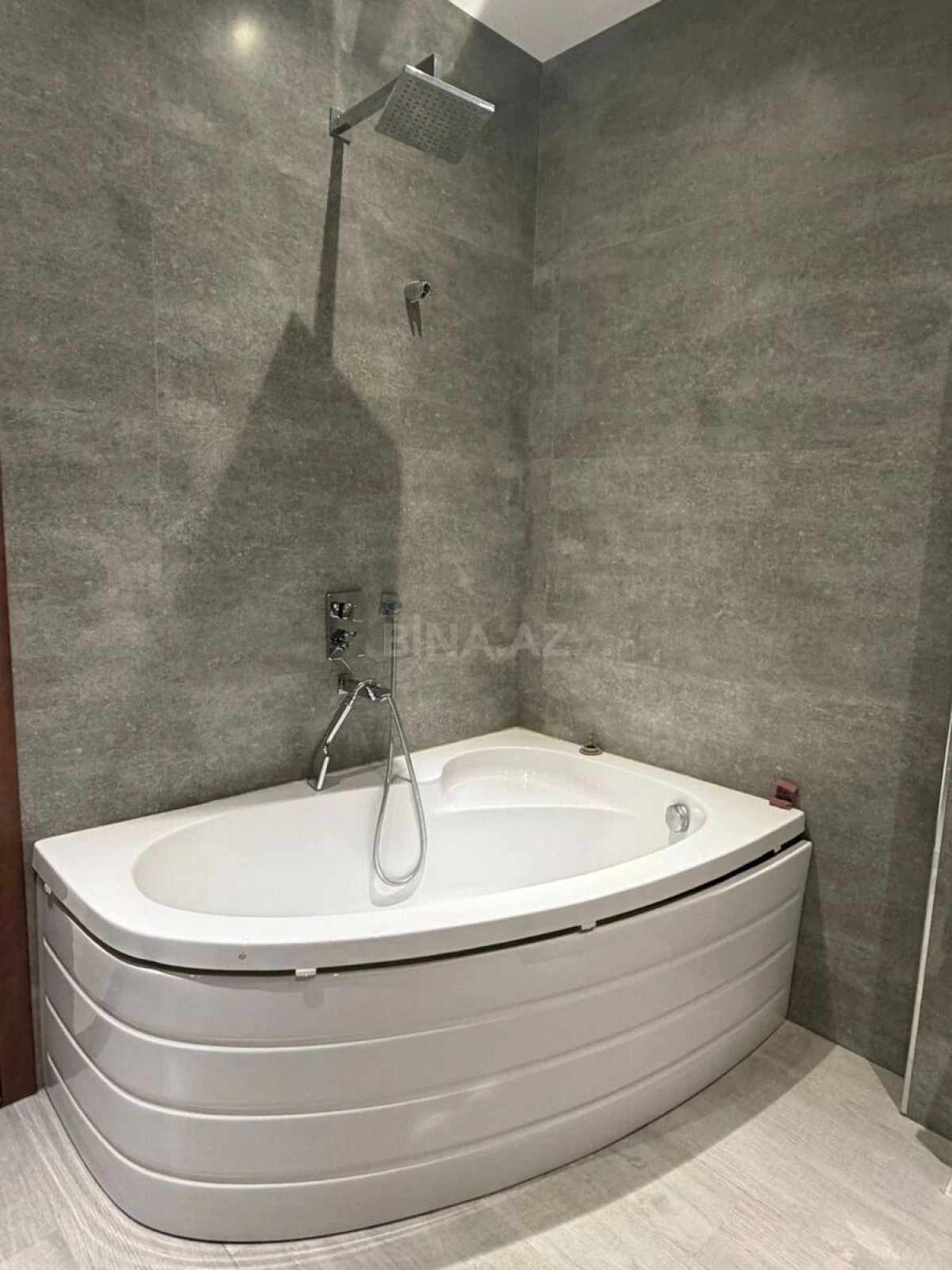 Kirayə verilir 2 otaqlı mənzil 83 m²