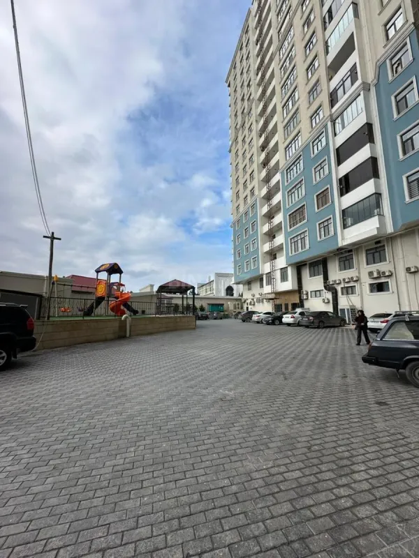 Satılır 4 otaqlı mənzil 153 m²