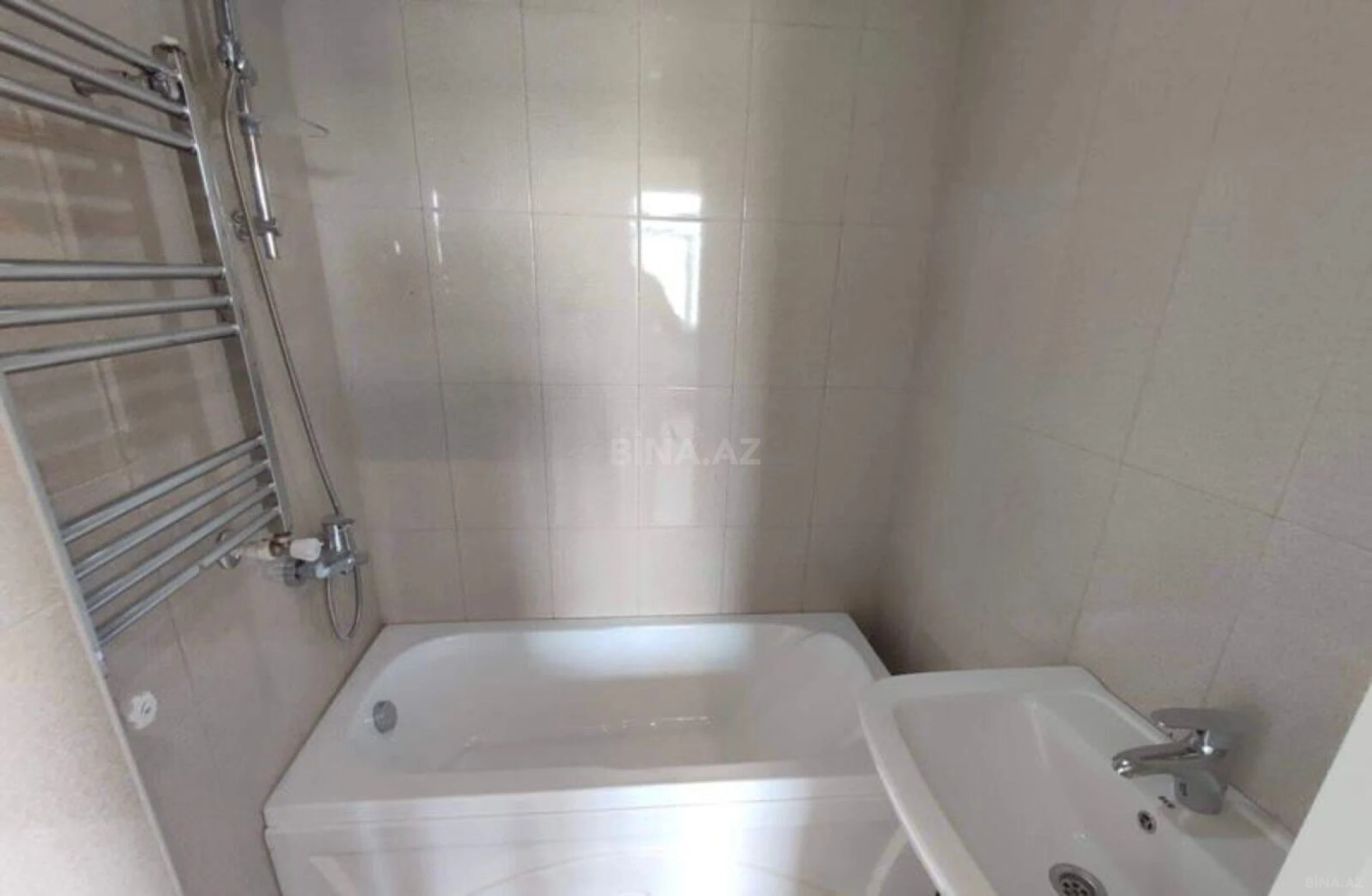 Satılır 4 otaqlı mənzil 110 m²