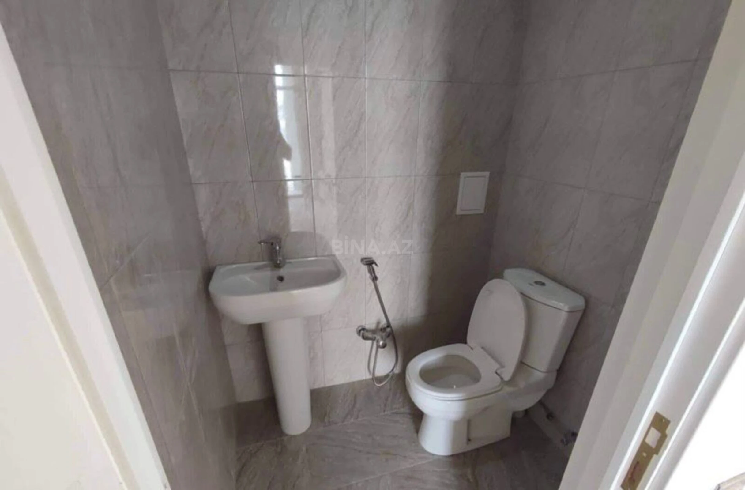 Satılır 4 otaqlı mənzil 110 m²
