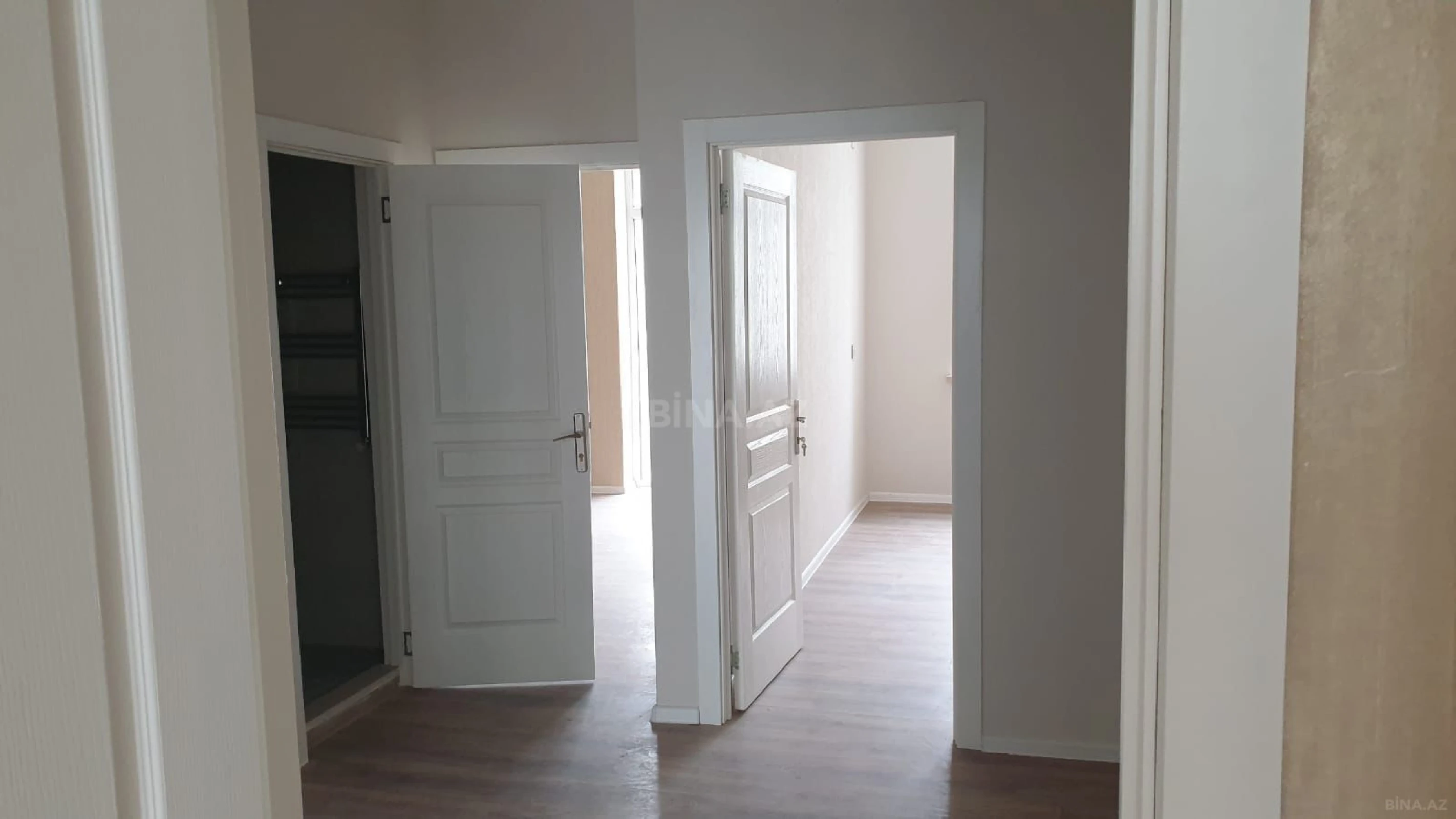 Satılır 4 otaqlı mənzil 110 m²