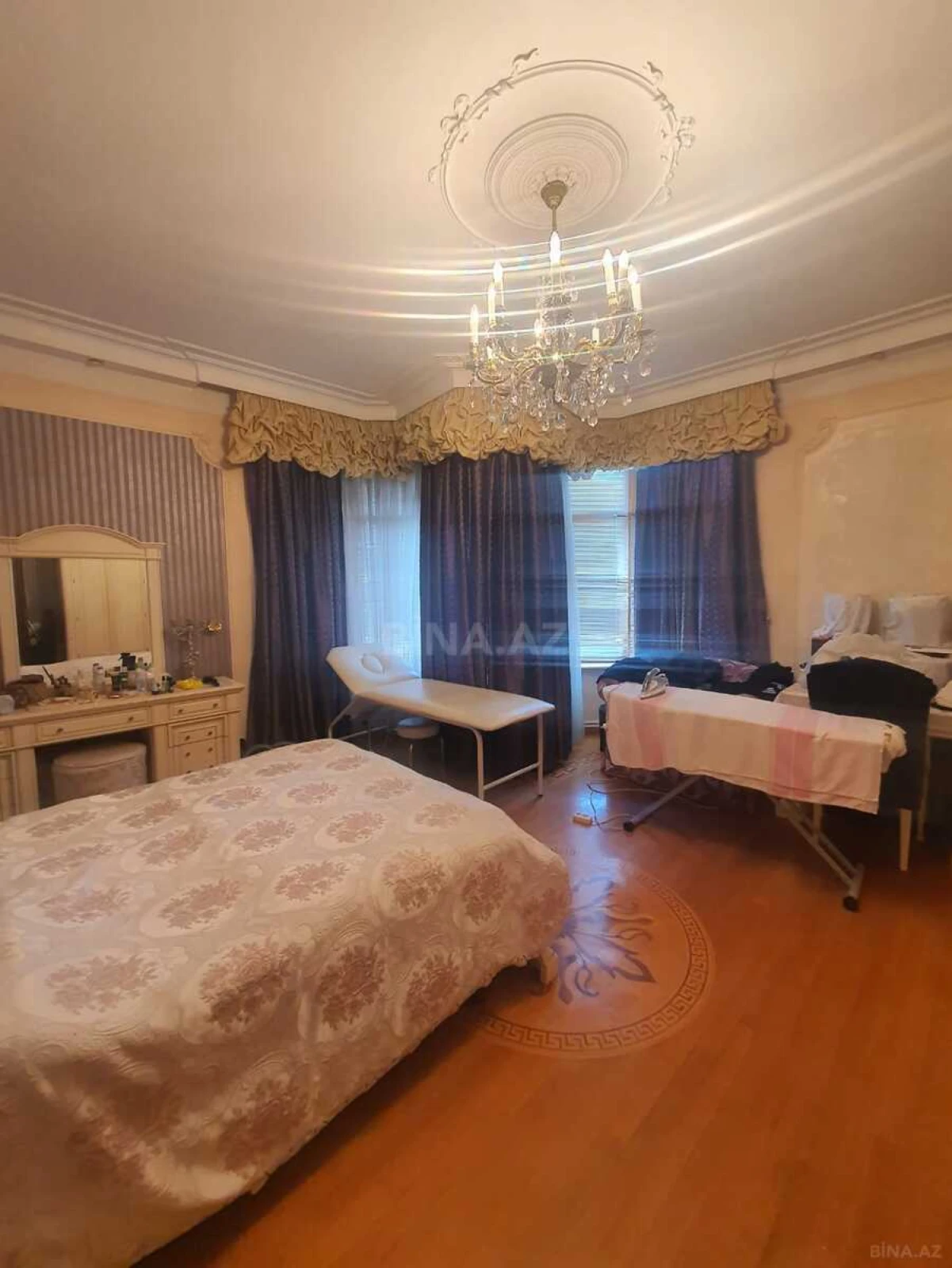 Satılır 6 otaqlı mənzil 250 m²