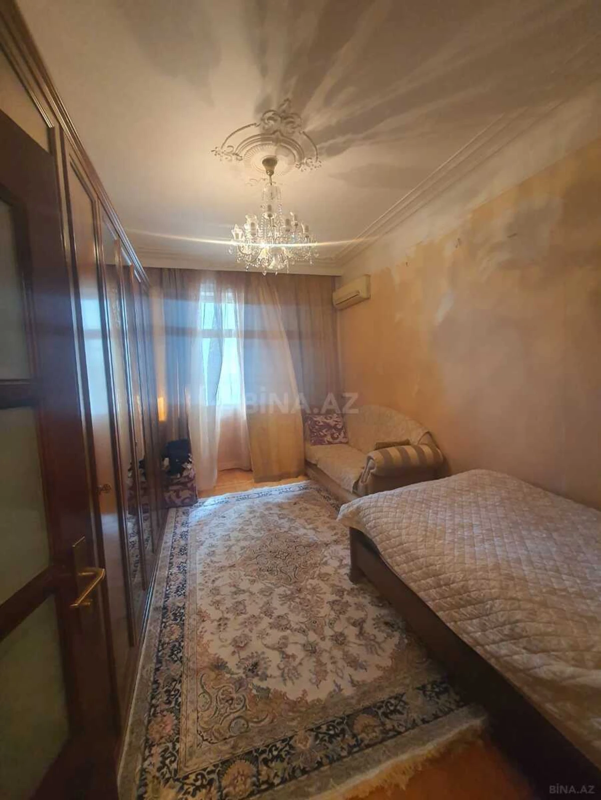 Satılır 6 otaqlı mənzil 250 m²