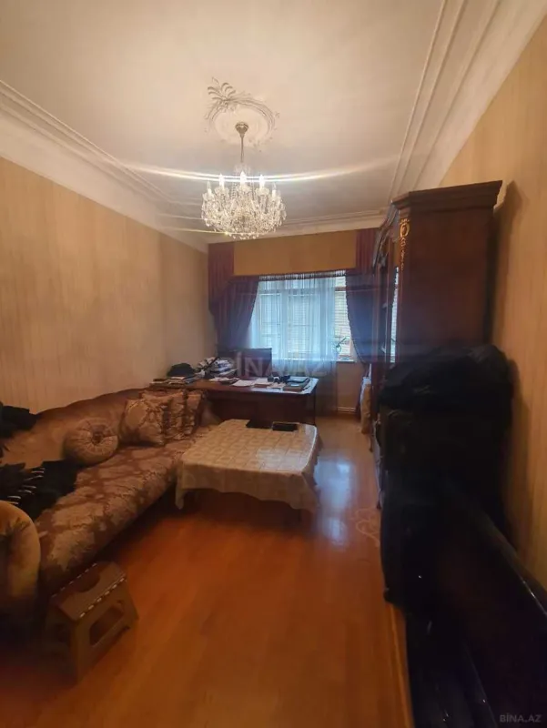 Satılır 6 otaqlı mənzil 250 m²