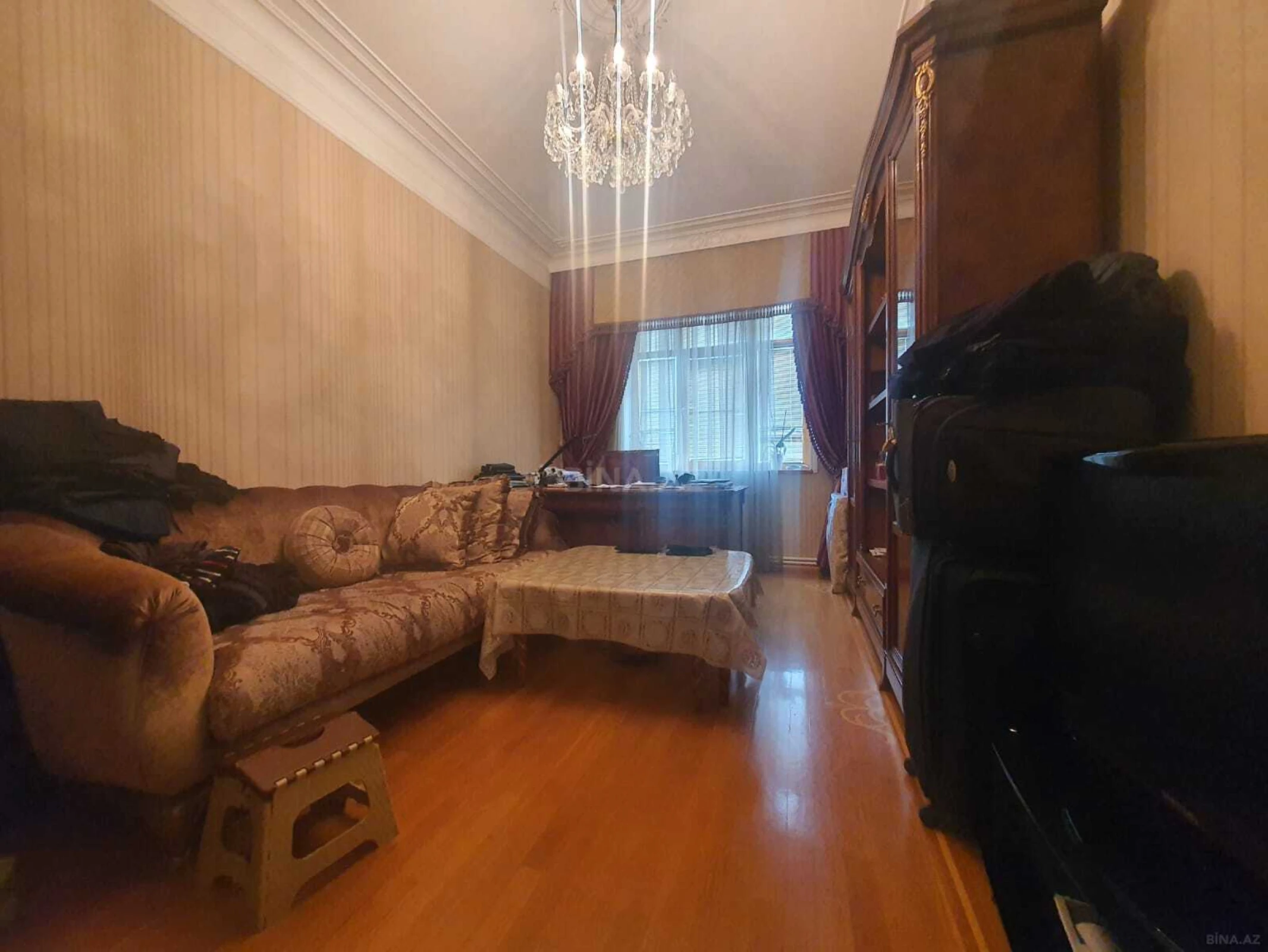 Satılır 6 otaqlı mənzil 250 m²