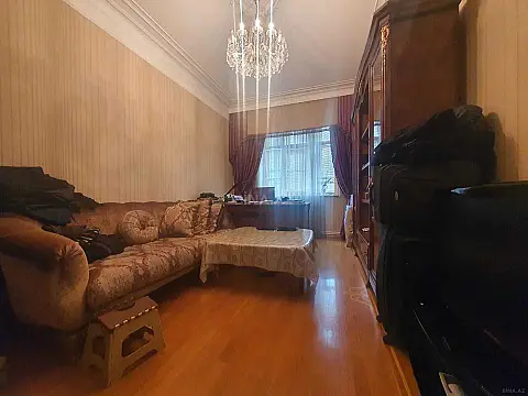 Satılır 6 otaqlı mənzil 250 m²