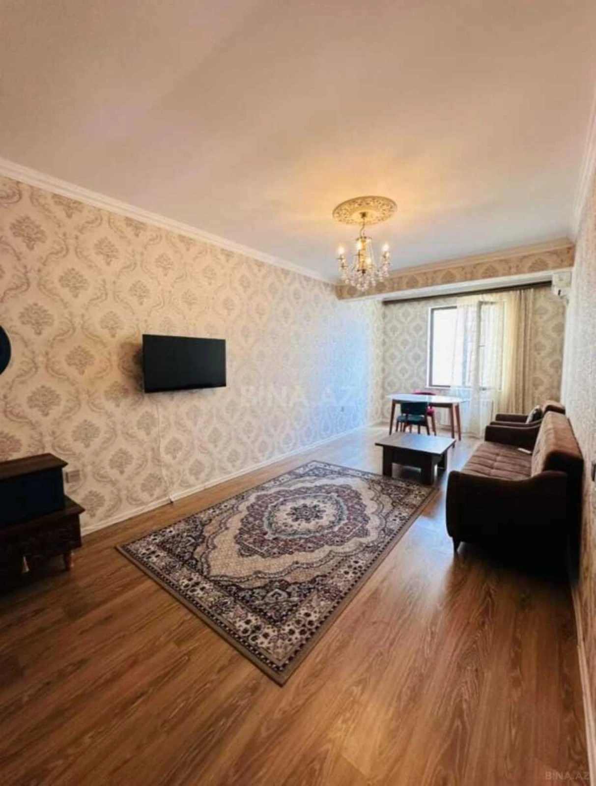 Kirayə verilir 2 otaqlı mənzil 90 m²