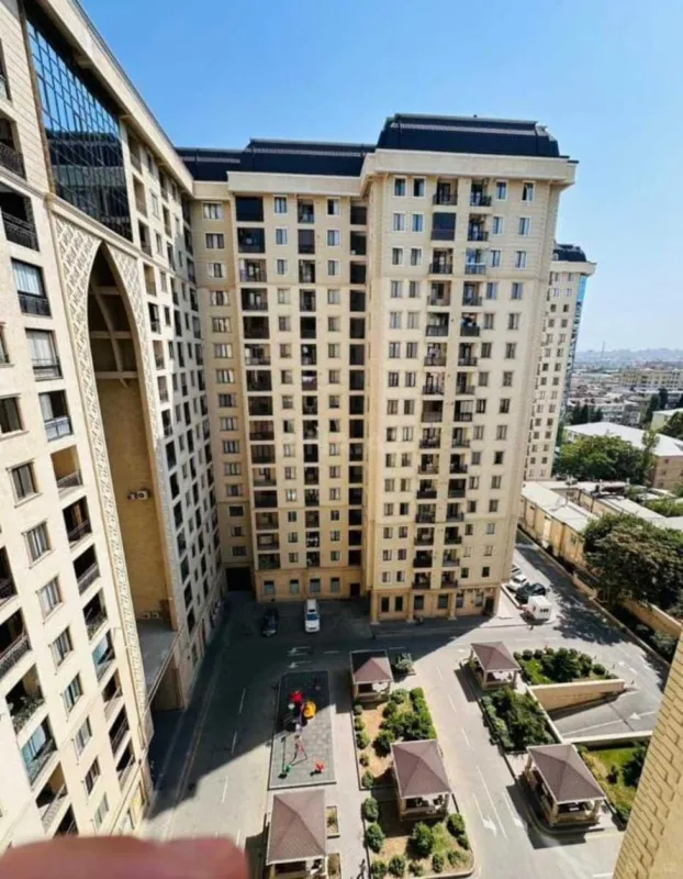 Kirayə verilir 2 otaqlı mənzil 90 m²